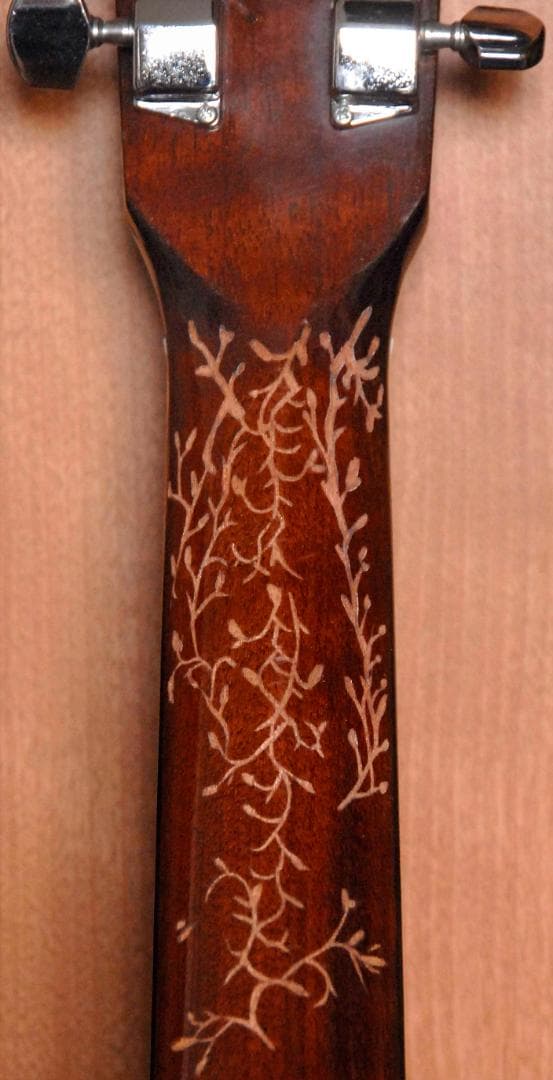 ★華やかな場面の演出で盛り立てるオブジェへの創造♪【彫刻装飾ギター】♪