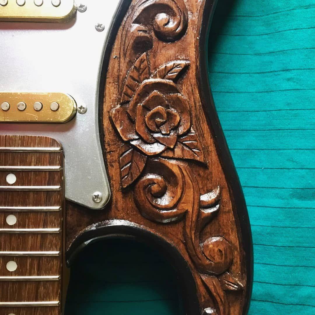【オーダーメイドで受付中】エレキギター　カスタム　ストラト【木彫】