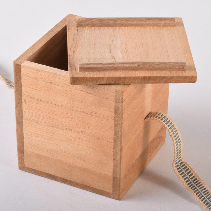 茶道具　蒔絵師　鈴木雲斉作　螺鈿装飾　松唐草蒔絵　棗　共箱　V　7213