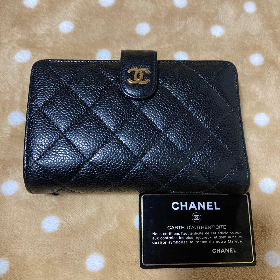 ［美品］CHANELマトラッセ　タイムレスクラシック二つ折り財布　キャビアスキン