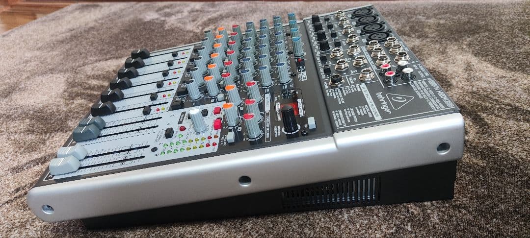 ベリンガー behringer X1204USB