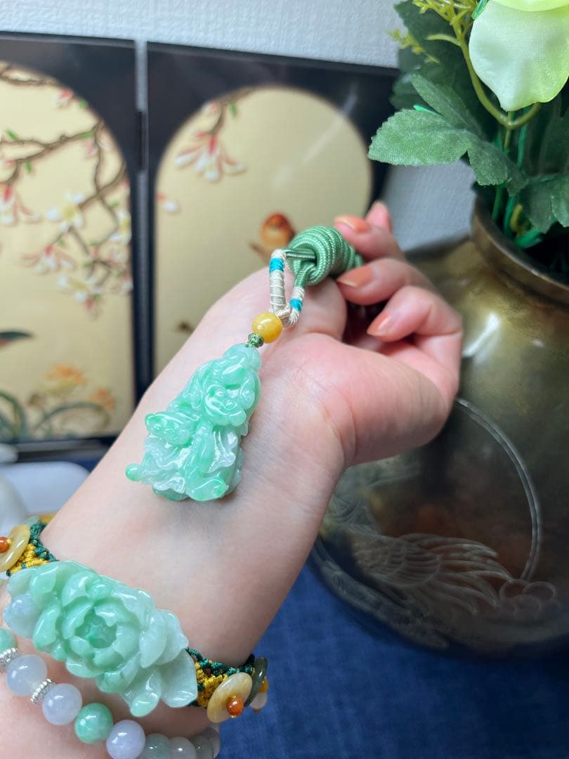 贅沢品❣️本翡翠　貴重なアップルグリーン翡翠・吉祥如意紋付きの発財白菜　鑑定書付き