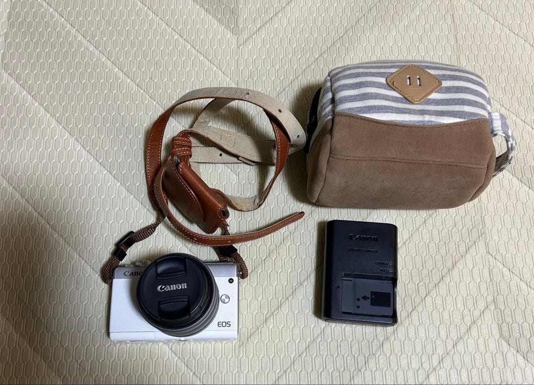 Canon EOS M100 ミラーレスカメラ80000円→50000円に値下げ