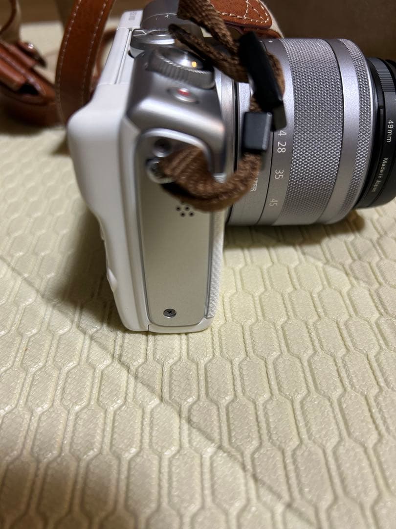 Canon EOS M100 ミラーレスカメラ80000円→50000円に値下げ