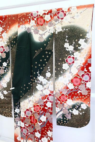 美品 振袖 朱赤 深緑 枝梅 金駒刺 金彩加工 身丈164cm お洒落