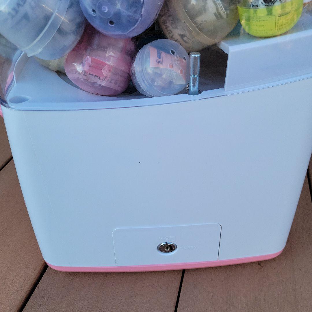 ガチャキューブ ピンク本体　500円用　カプセルトイ78個付き　超美品