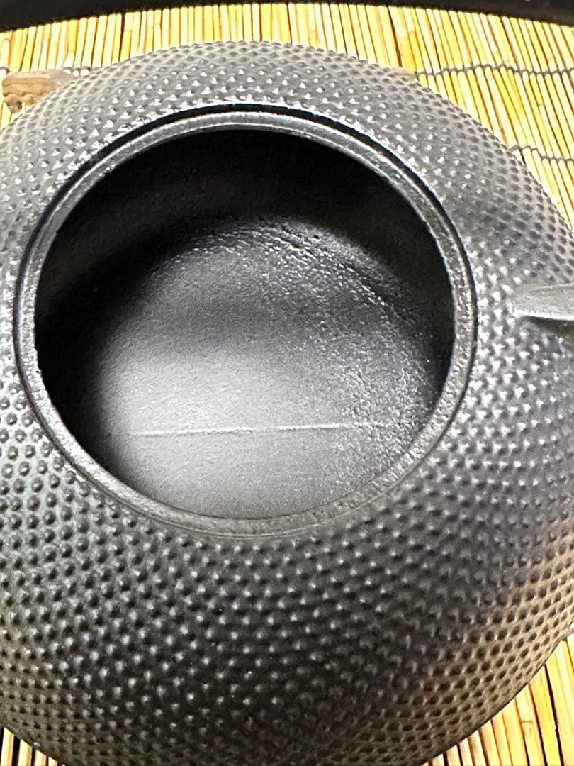 新品、供箱付　南部盛榮堂OIGEN造　１６型アラレ　ＩＨ対応品　南部鉄瓶　鉄瓶