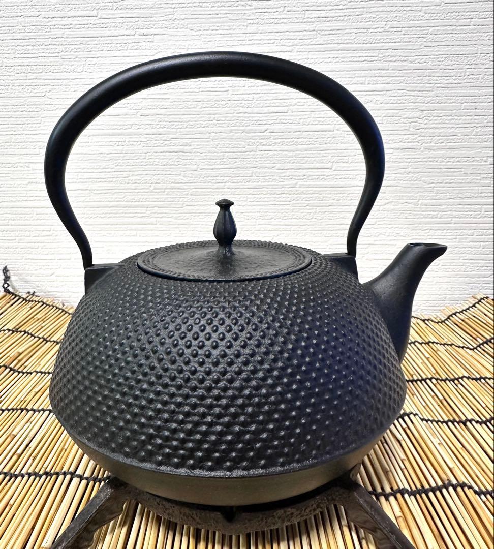 新品、供箱付　南部盛榮堂OIGEN造　１６型アラレ　ＩＨ対応品　南部鉄瓶　鉄瓶