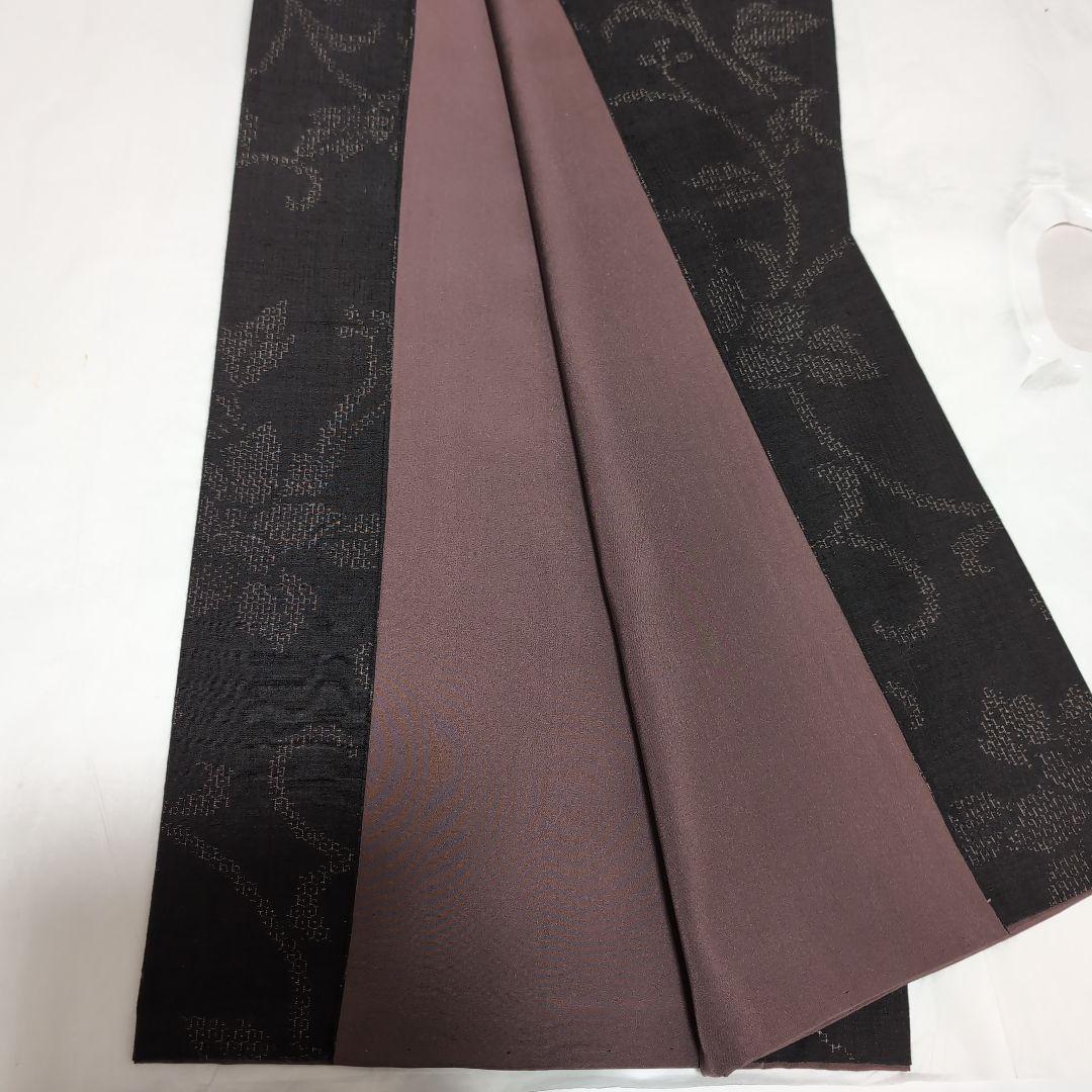 新品 未使用 正絹 袷 本場結城紬 亀甲80 泥染め 大輪花唐草 濃茶系
