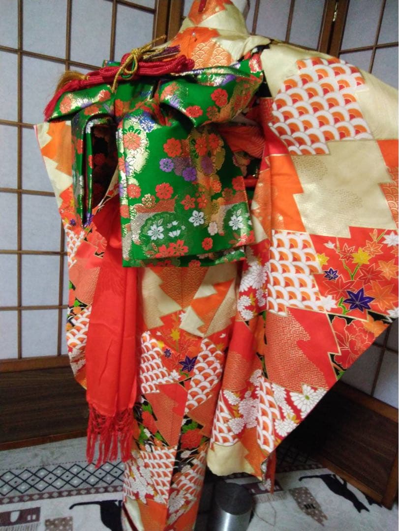 ichiyo です。7歳向け・正絹・お着物のセット・目立たない汚れあり