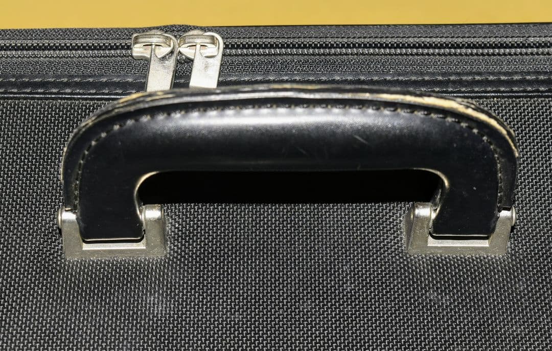 2025年現在　JR東日本　1都4県の支社・新幹線運輸区にて使用中　車掌乗務員鞄