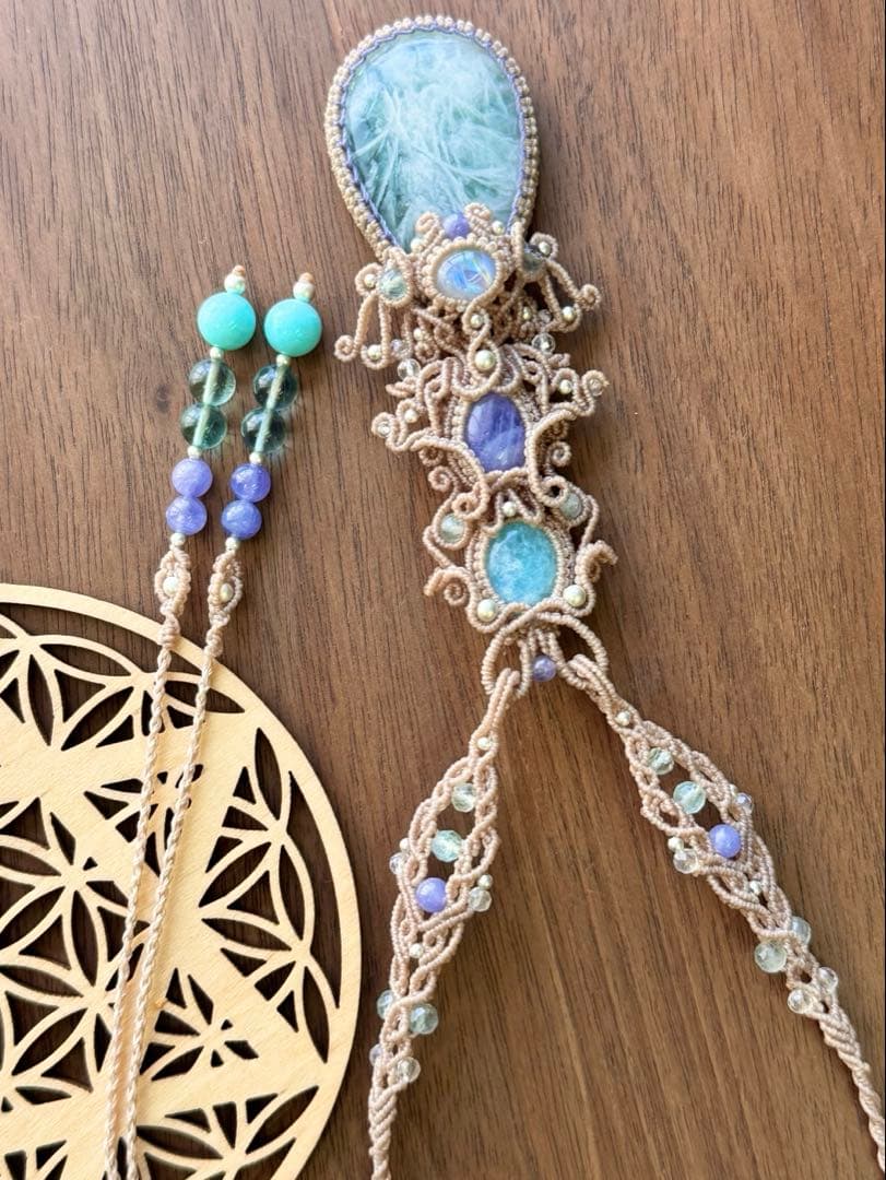 エンジェルフェザーフローライトマクラメ編みネックレス♡希少2色ハックマナイト使用