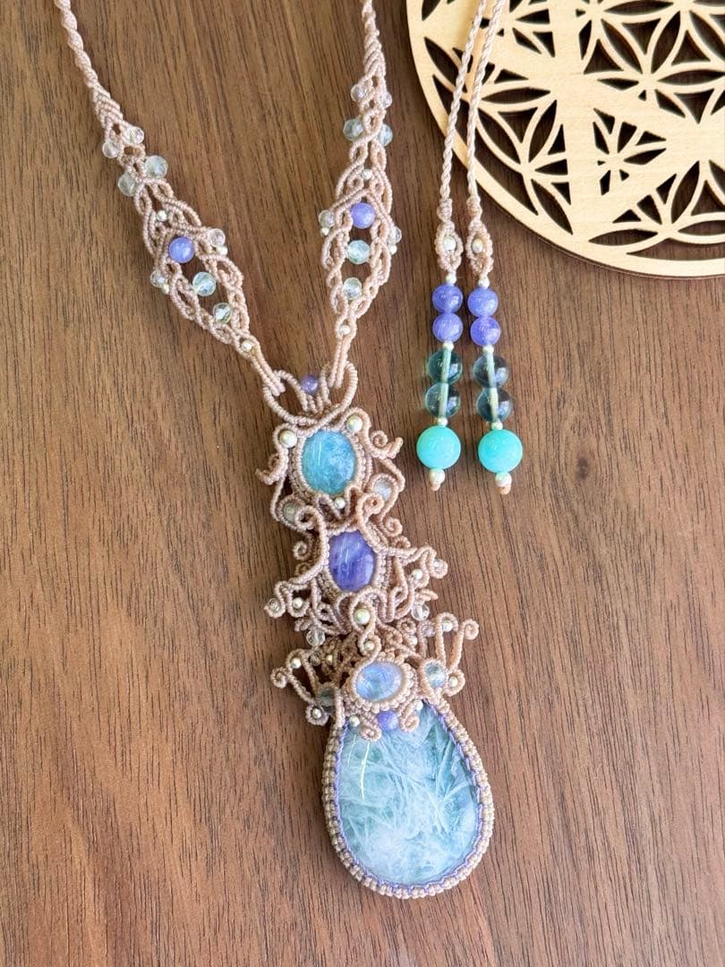 エンジェルフェザーフローライトマクラメ編みネックレス♡希少2色ハックマナイト使用