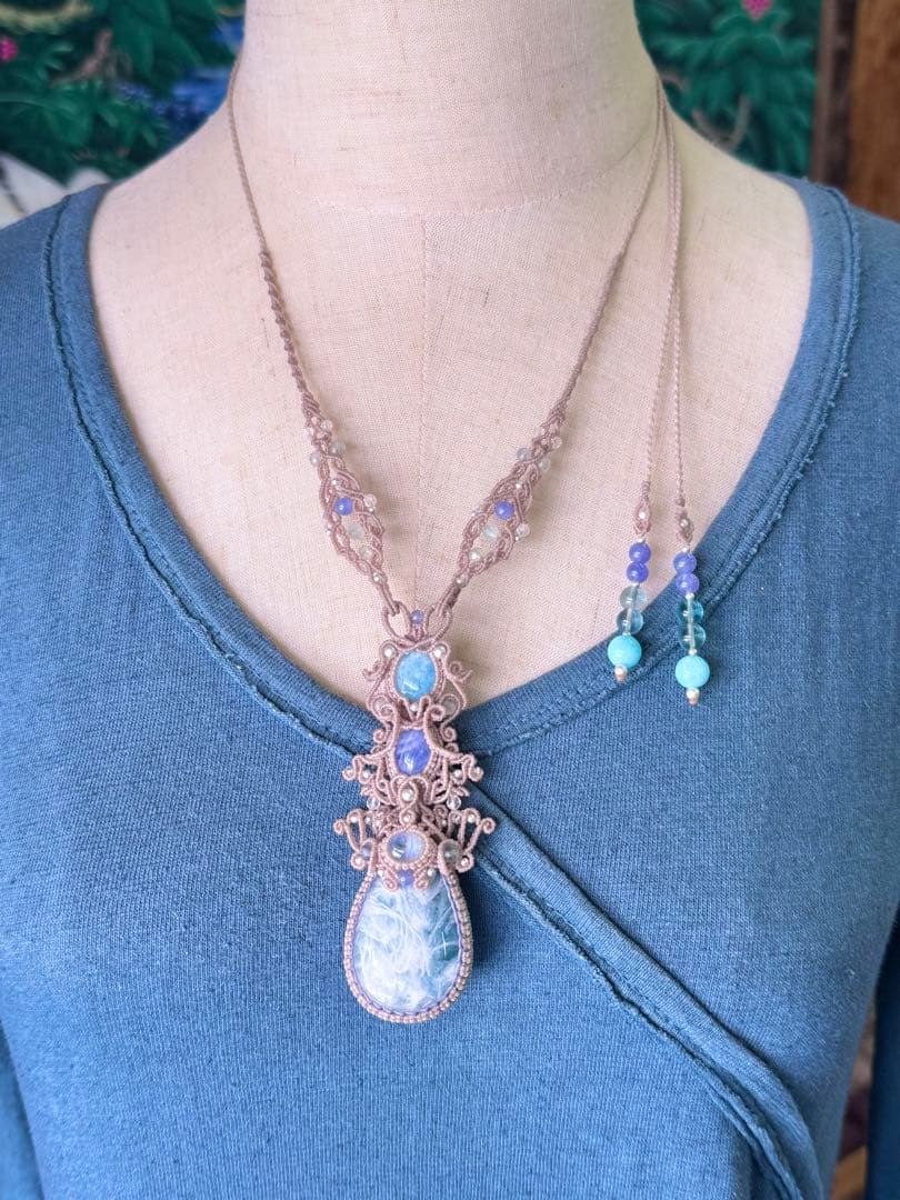 エンジェルフェザーフローライトマクラメ編みネックレス♡希少2色ハックマナイト使用