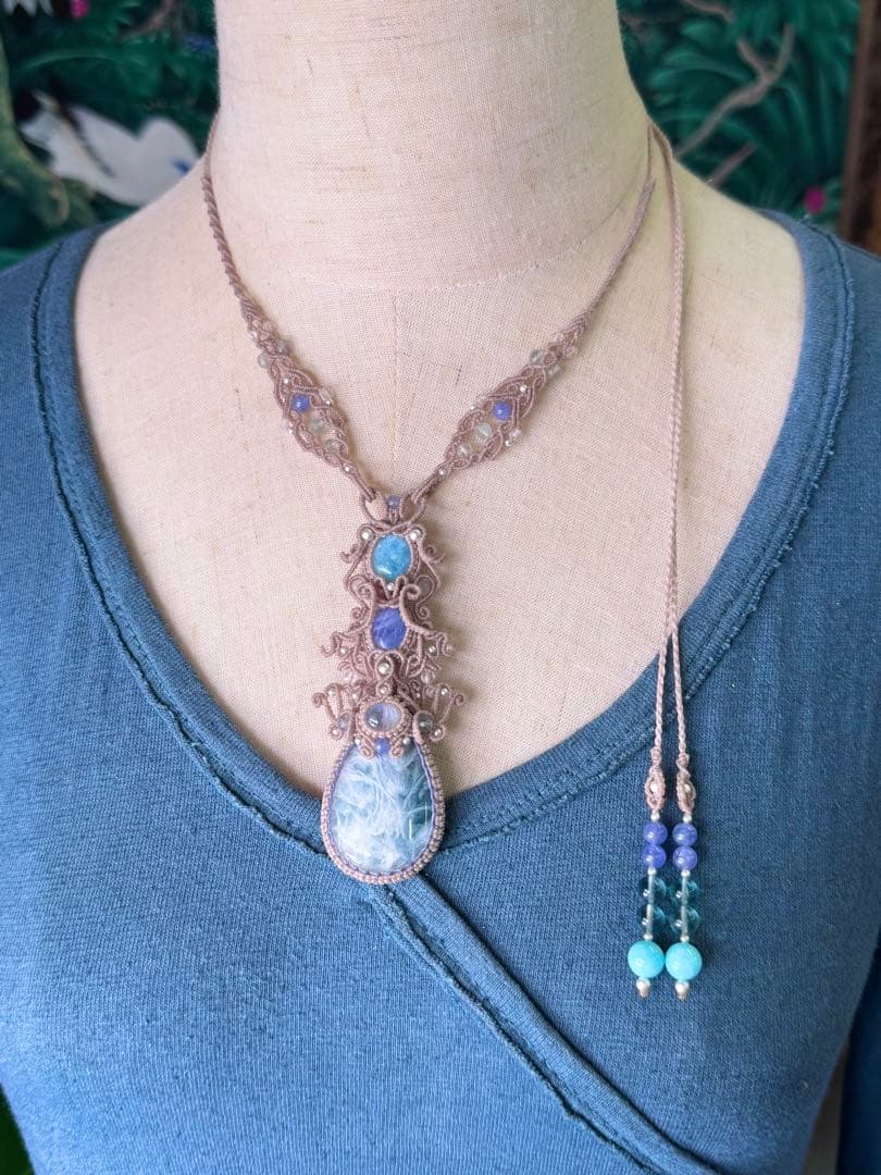 エンジェルフェザーフローライトマクラメ編みネックレス♡希少2色ハックマナイト使用