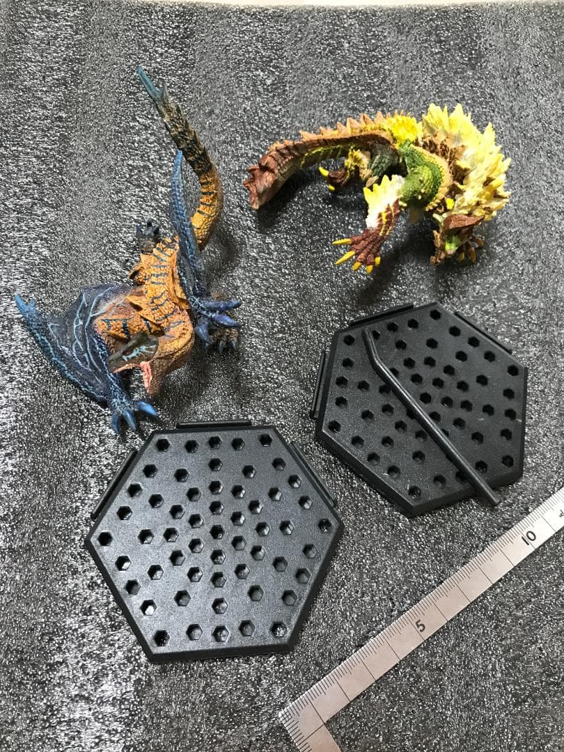 モンスターハンター スタンダードモデル　荒鉤爪ティガレックス　金雷公ジンオウガ