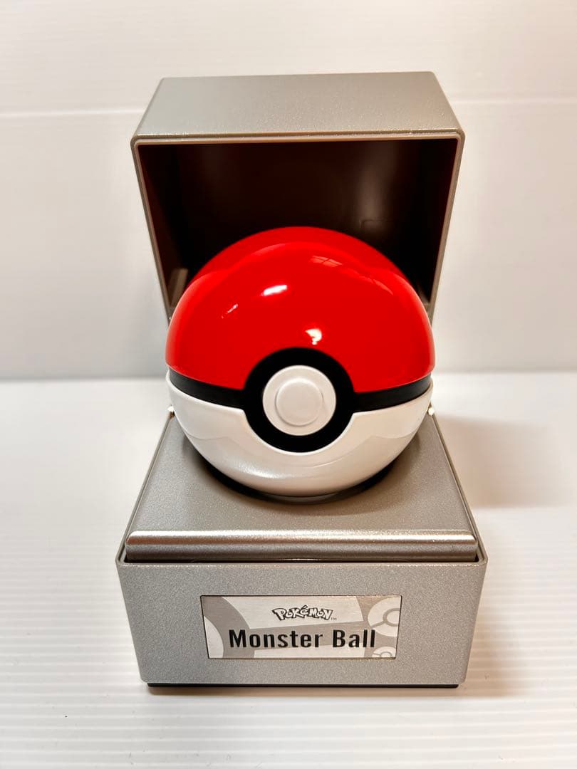 国内正規品　モンスターボールレプリカ