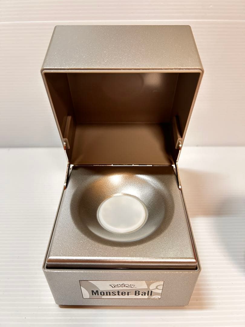 国内正規品　モンスターボールレプリカ