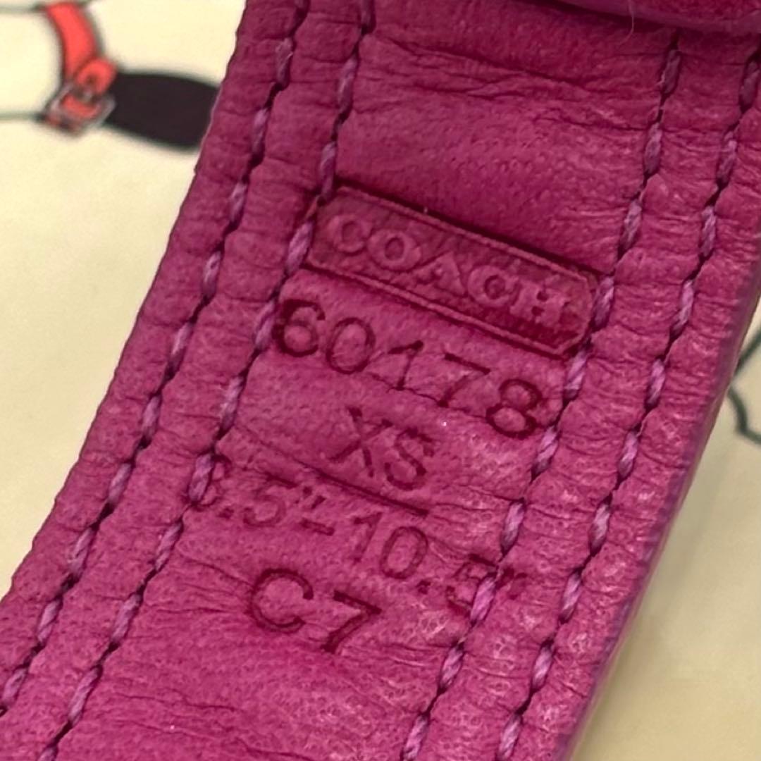 美品　COACH 小型犬用首輪 XS ピンク　シグネチャー　チャーム付き
