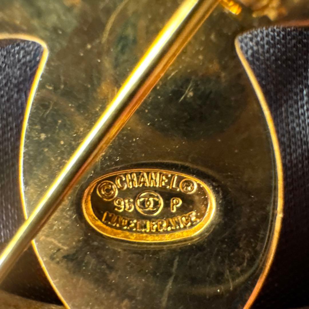 ♡ Kuu ♡CHANELヴィンテージ　ターンロック　ブローチ・ゴールド