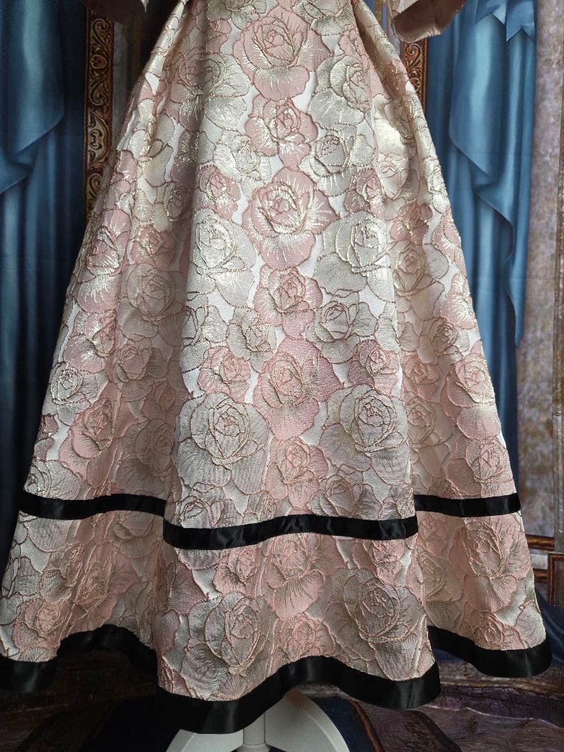 M 【新品インポートセレクト】金糸混ジャガード薔薇のクラシックドレス