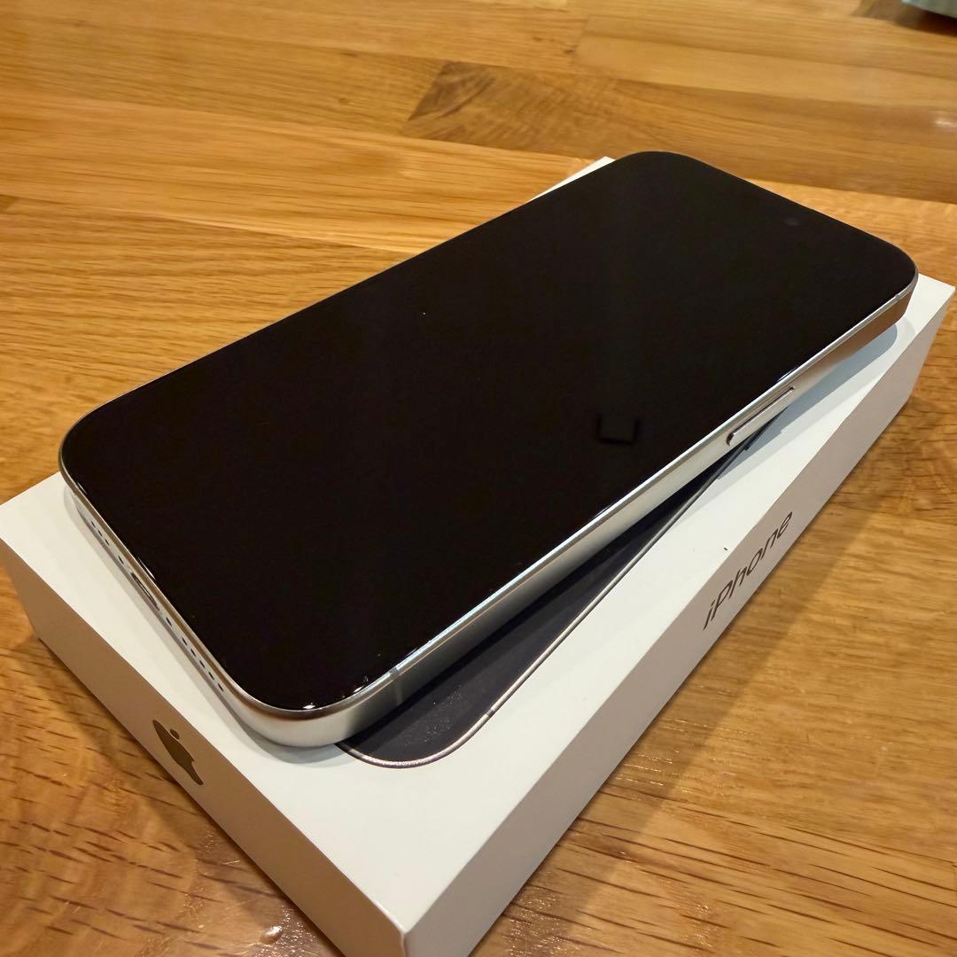 iPhone15pro 256gb ナチュラルチタニウム
