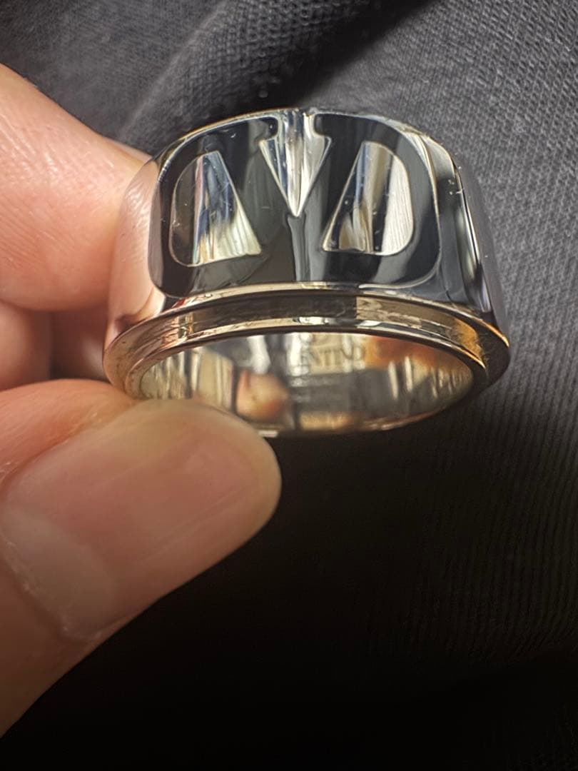 Valentino ヴァレンティノ　Vロゴ シグネチャー メタル リング