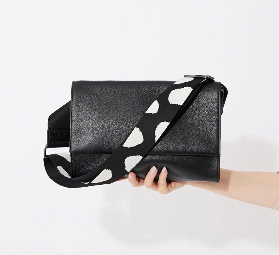 ear PAPILLONNER ワイドテープショルダーバッグ