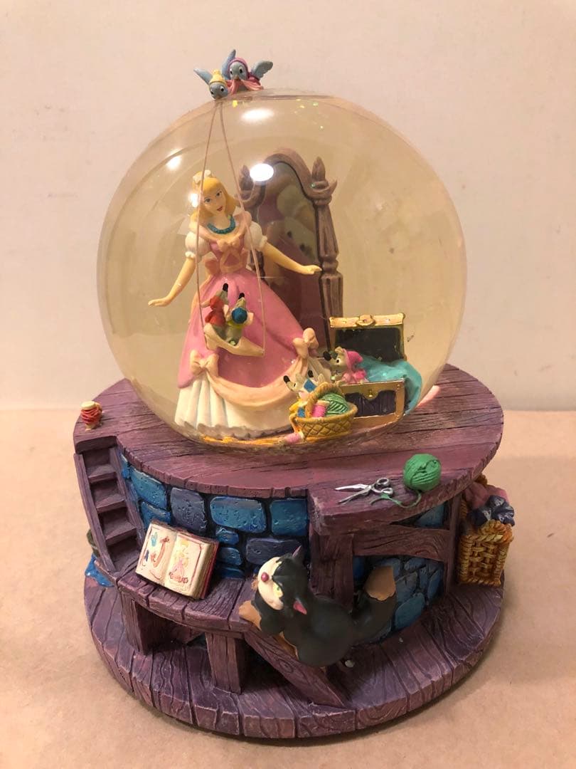 ディズニー　シンデレラ　ピンクのドレス　スノードーム　スノーグローブ