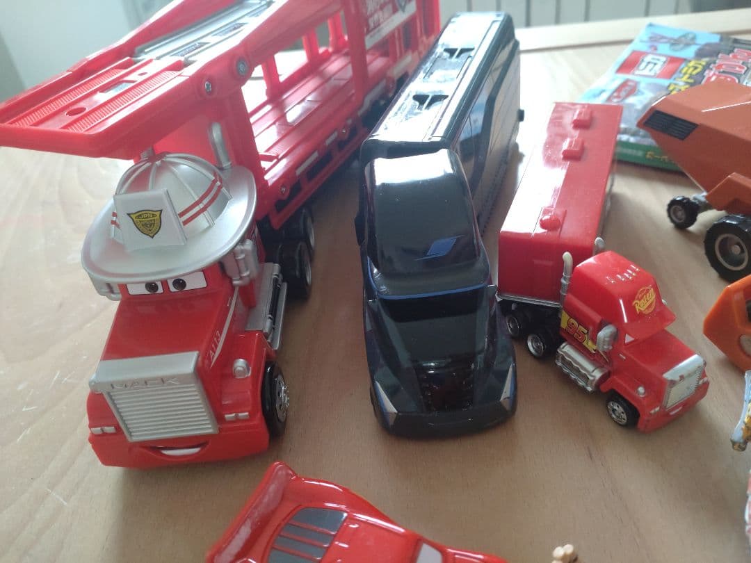 カーズ　トミカ　図鑑　まとめ売り　70台以上　レア、廃盤あり