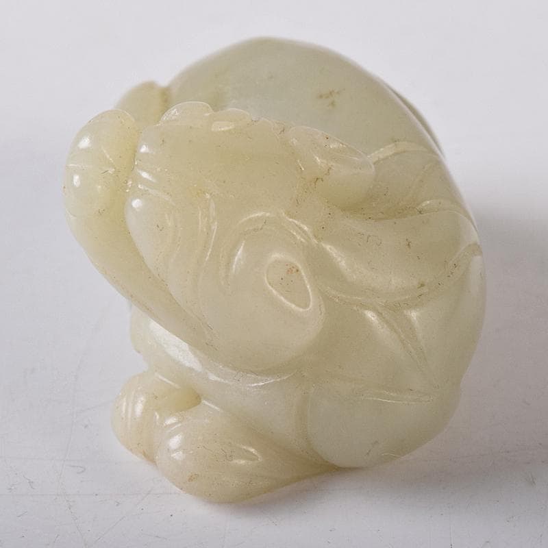 中国　玉石彫刻　神獣　根付　紙鎮　置物　C　8663E