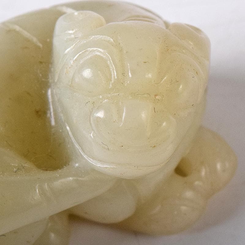 中国　玉石彫刻　神獣　根付　紙鎮　置物　C　8663E