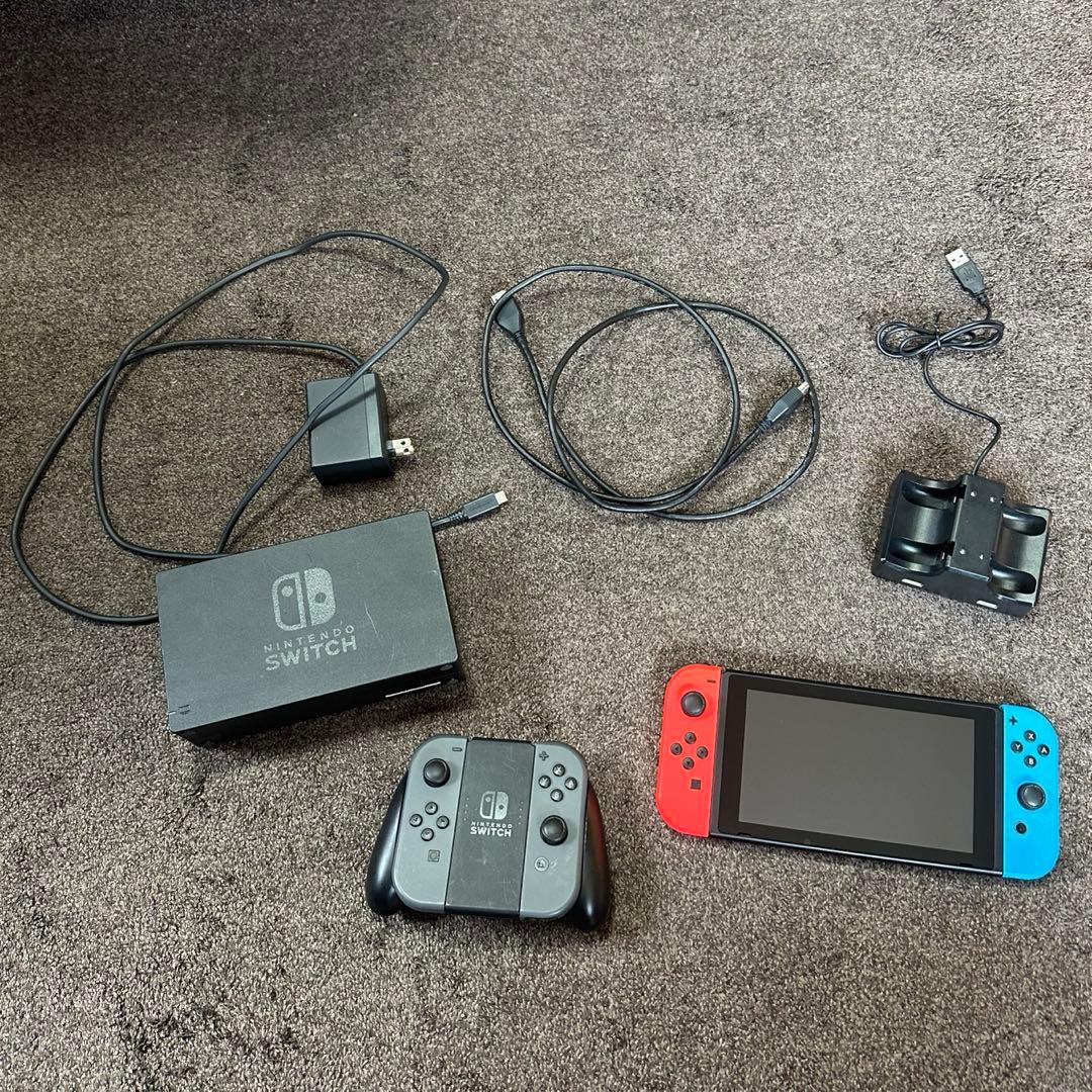 Nintendo Switch本体＋ケース【Joy-Con4本＋充電器付き】