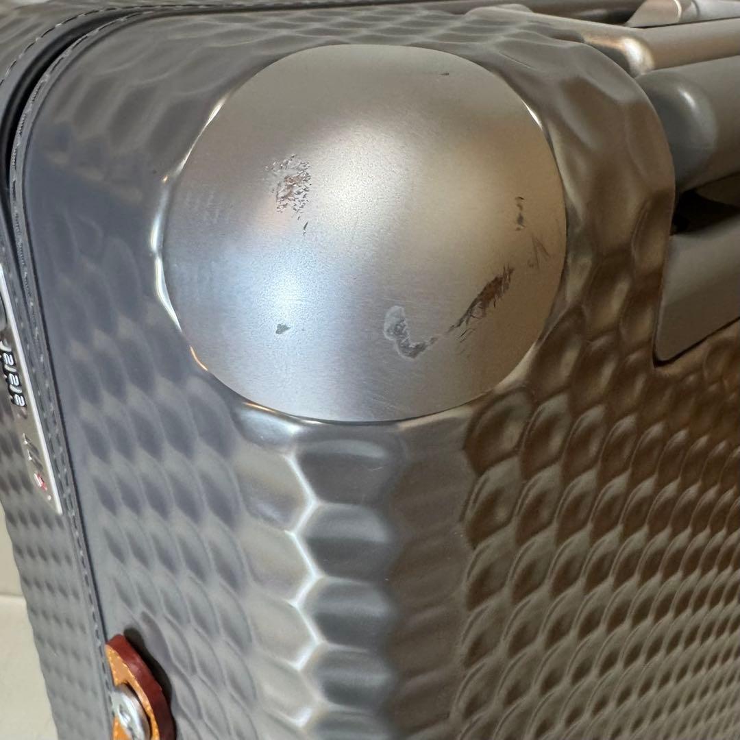 i*4様 シルバー ポリカーボネート キャリーケース