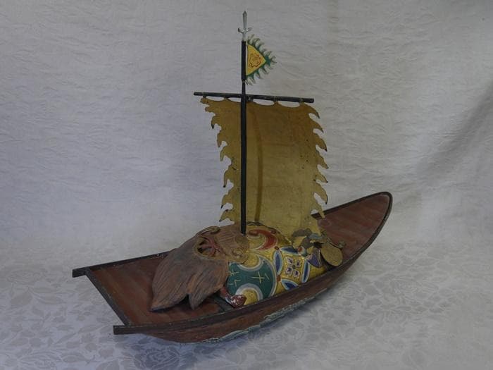 金工細工　宝舟　縁起物尽くし　45cm 迎春　笠・小判・宝珠・巻物・宝袋など