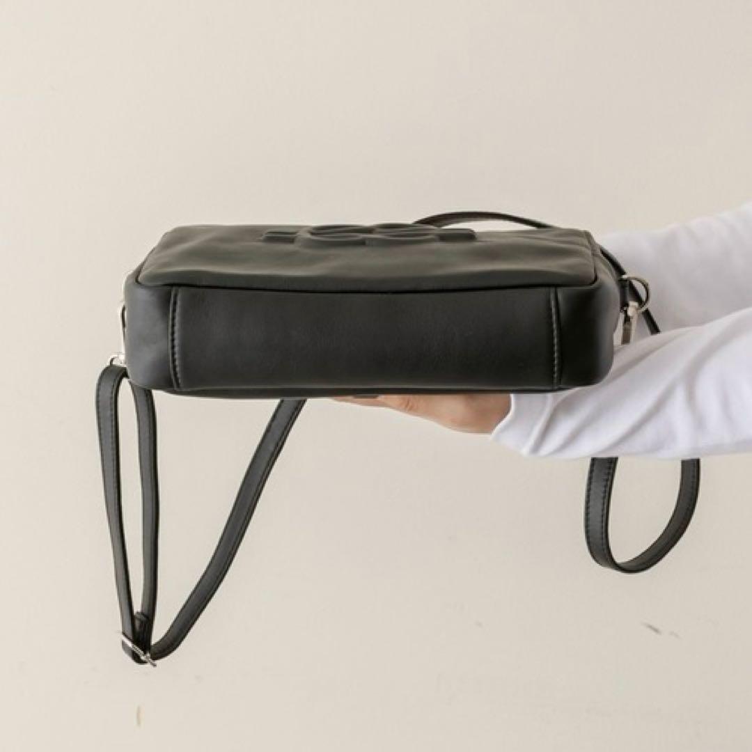 ear PAPILLONNER 《牛革》エンボス ショルダーバッグ ブラック