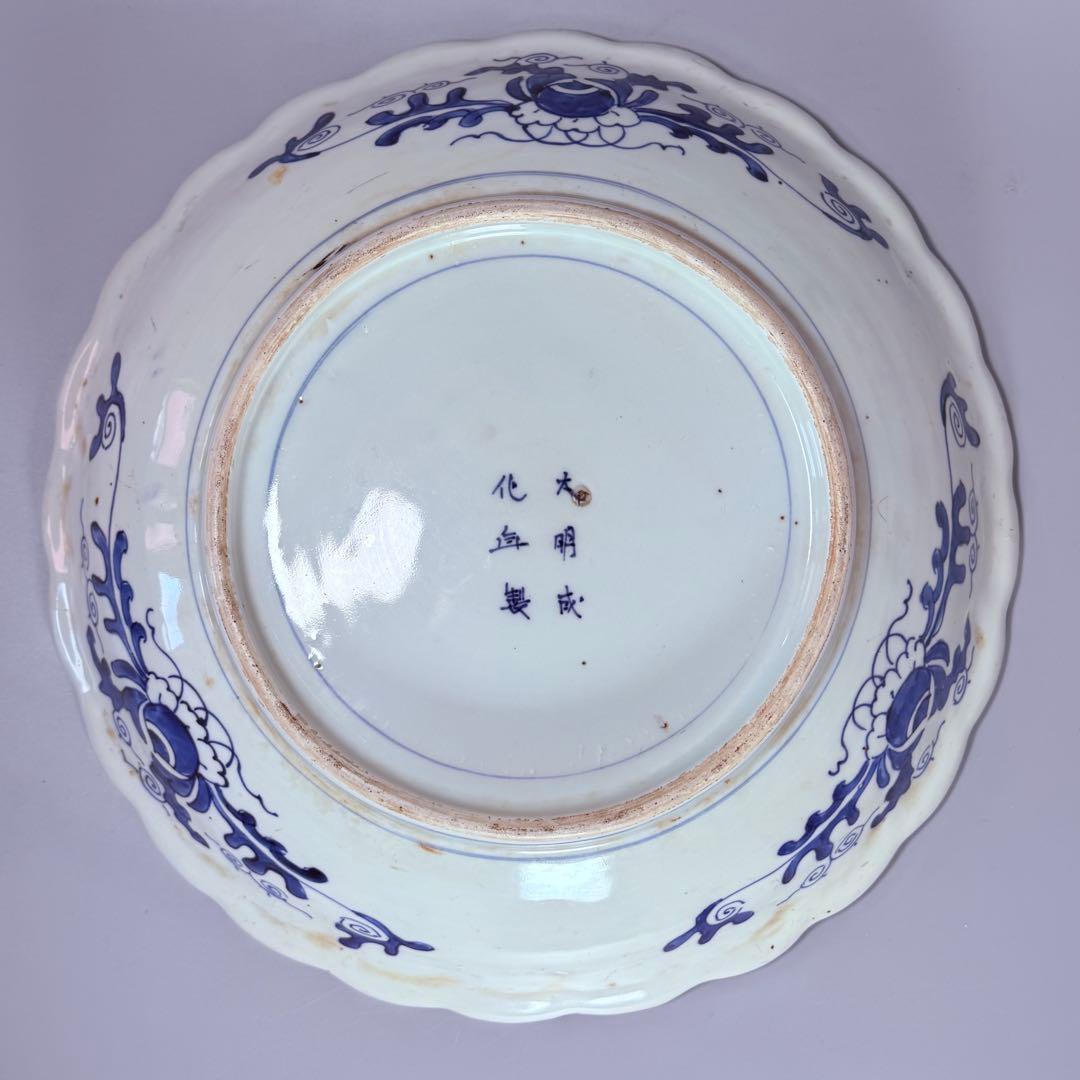 古伊万里　大明成化年製　極細密技巧　亀甲文　直径35.5㎝　赤絵　納め箱付