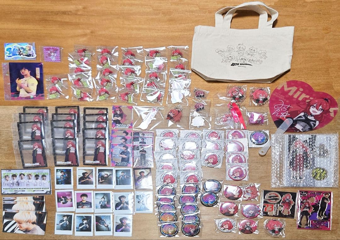 ピンズ・ピンバッジ・缶バッジ ayako