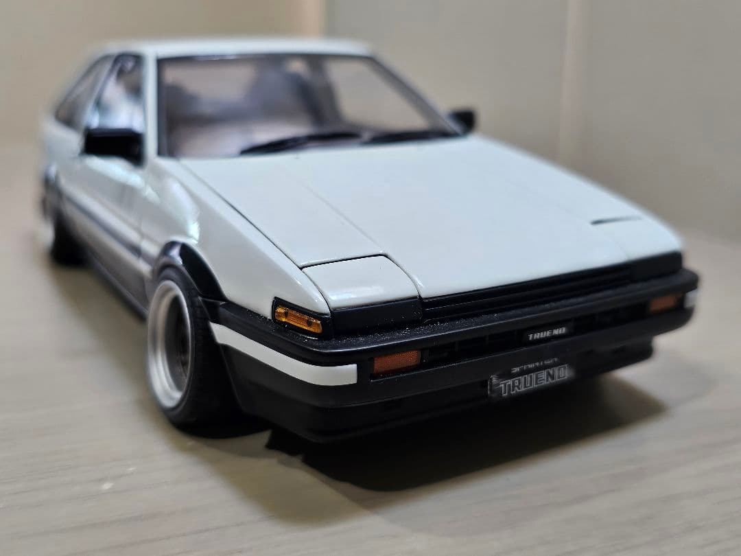 AUTOart 　1/18　トヨタ　スプリンタートレノGT (AE86) 絶版品