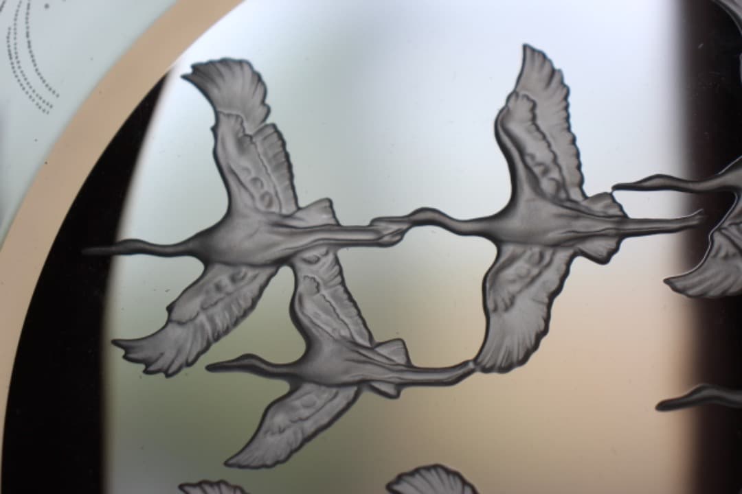 未使用・箱入　HOYAクリスタル　飛鶴金縁波紋様大皿　飾皿