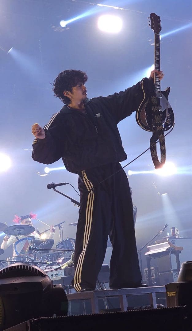 adidasトラックジャケット