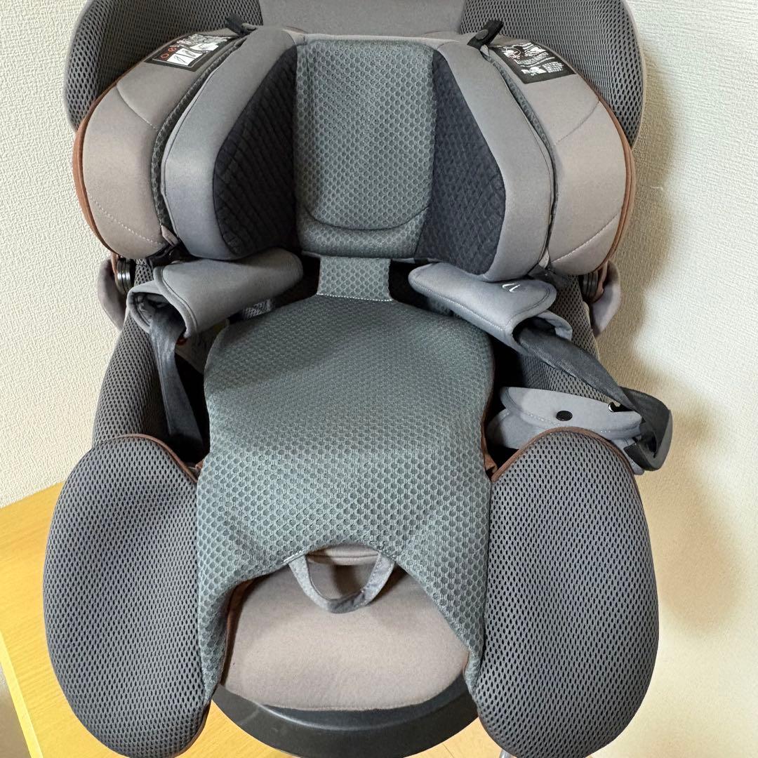 エールベベ クルットR ウィ リュクスグレー チャイルドシート