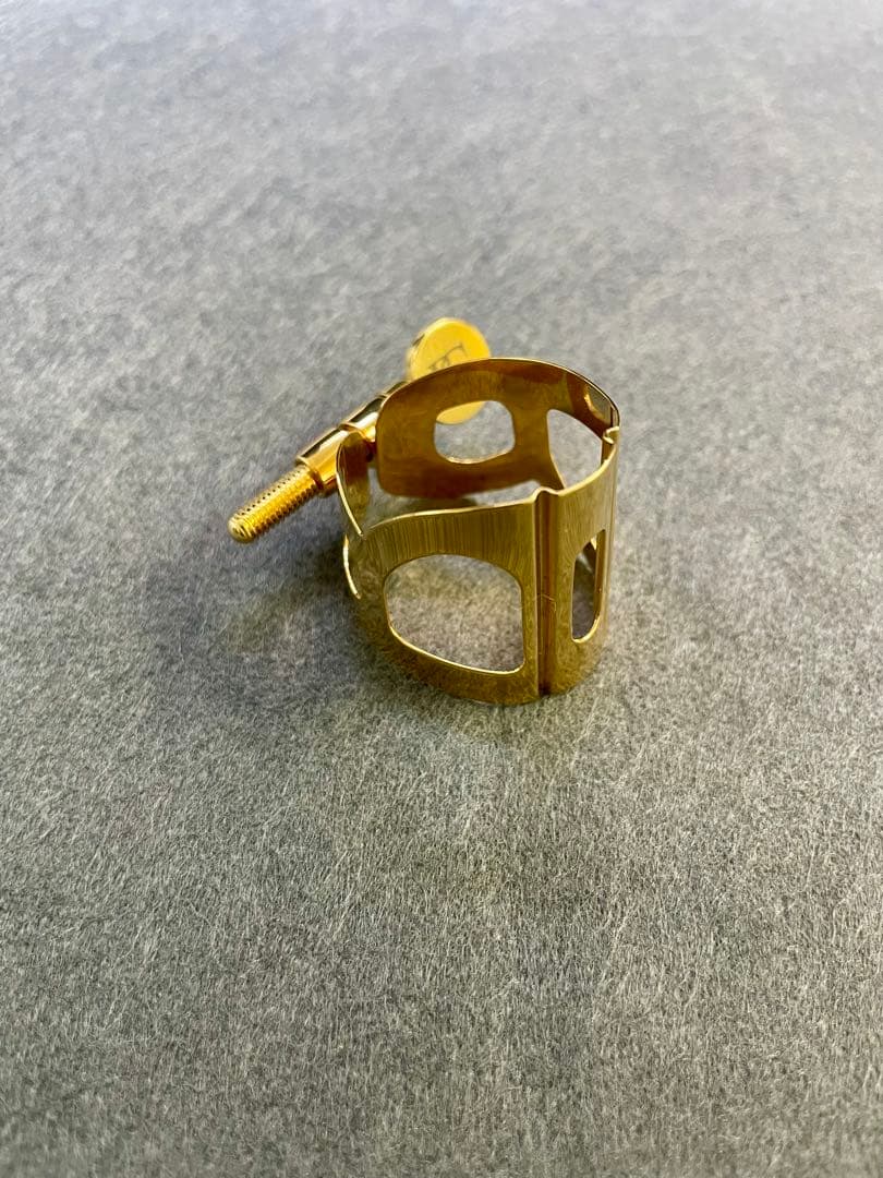 BG アルトサックス リガチャー　L11