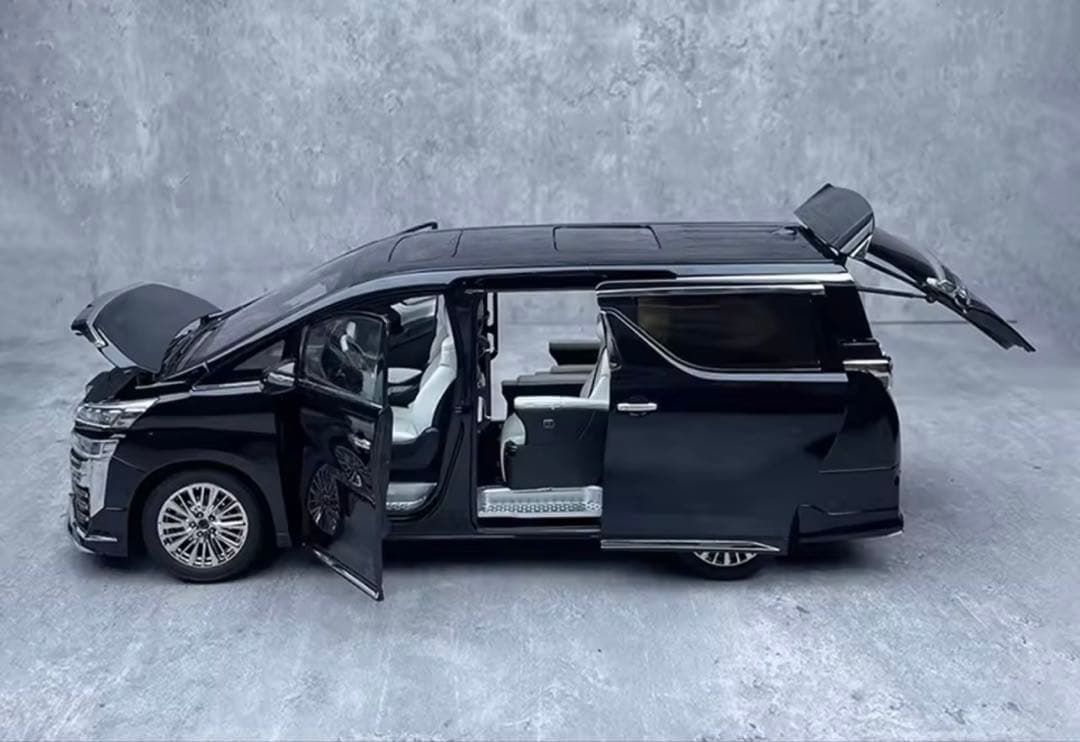 トヨタ ヴェルファイア 1/18 ダイキャストモデル黒 ミニカー