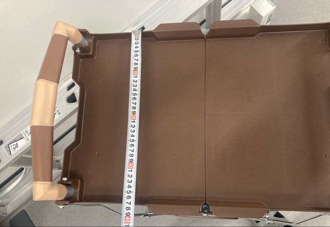 万能折りたたみワゴン　黒か茶か一つお選びください。