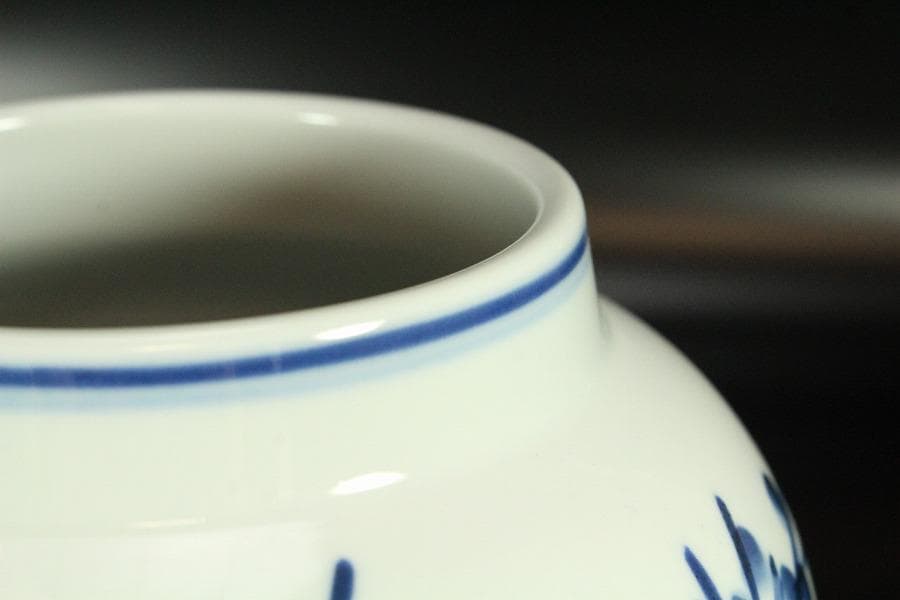 近藤潤 染付 梅絵 花瓶 共箱 栞 未使用(K-A233)