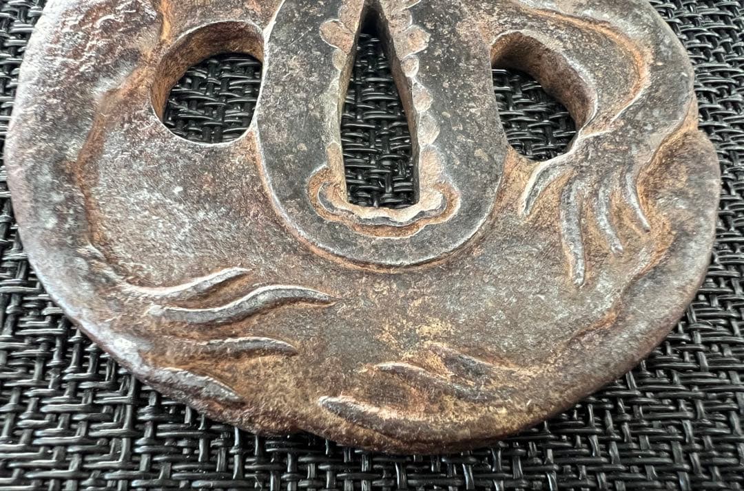 刀装具 刀鍔 蛙文様 鉃地 年代物 無銘 箱付き アンティーク