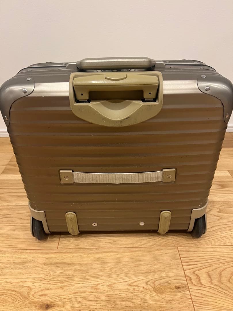 TOPAS TITANIUMリモワトパーズ チタニウム28L 2輪スーツケース