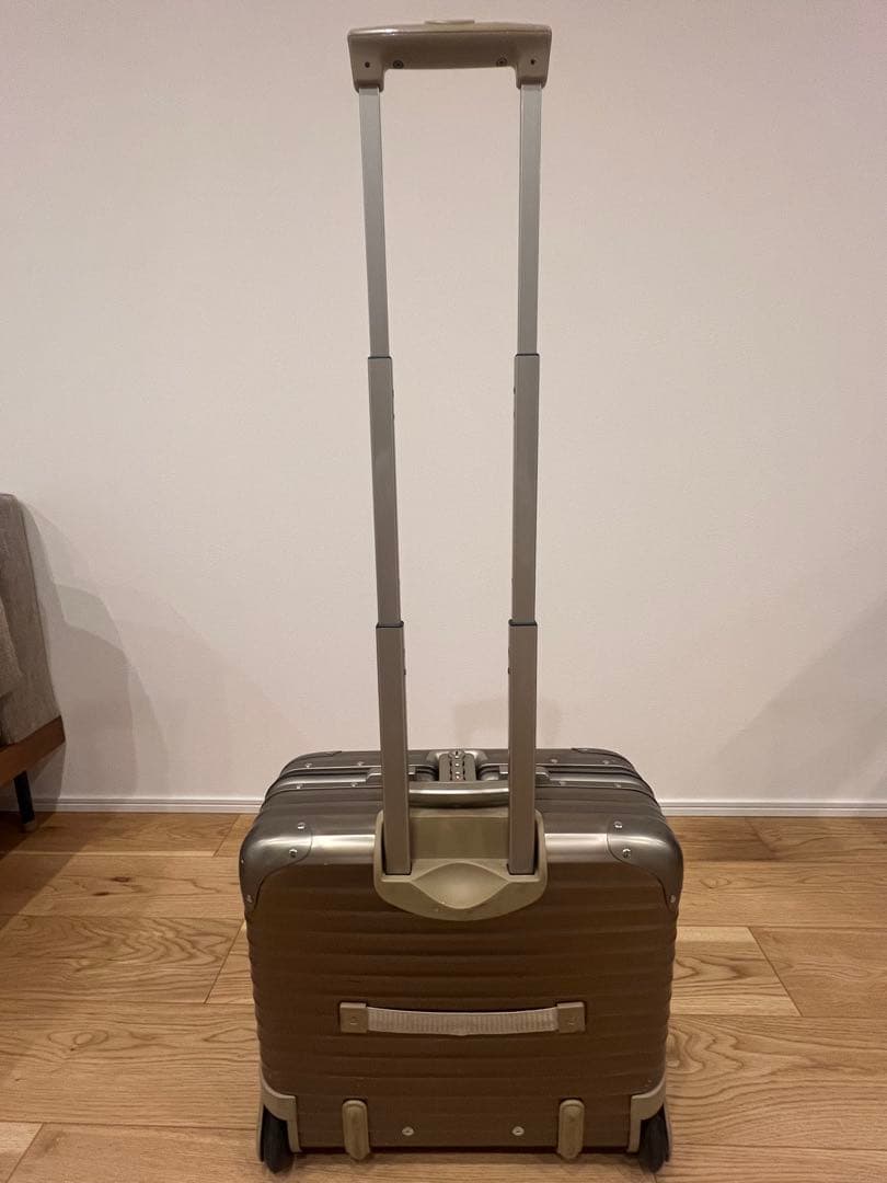 TOPAS TITANIUMリモワトパーズ チタニウム28L 2輪スーツケース