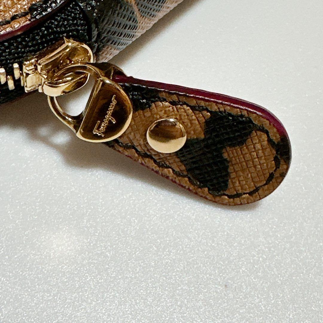 フェラガモ ハート型 レオパード柄 ケース ガンチーニ